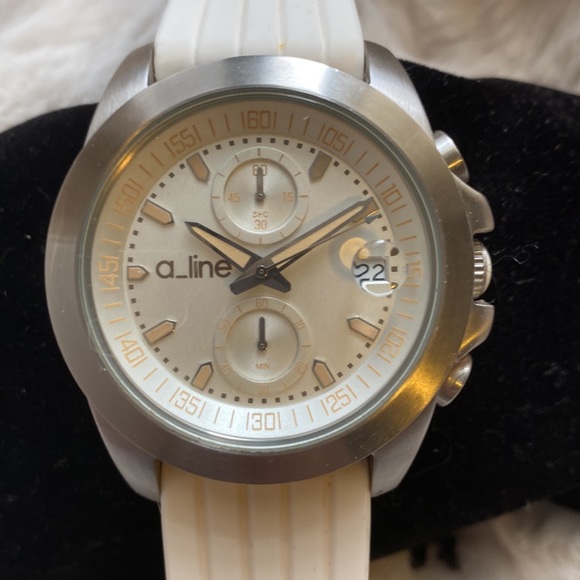 NWT ** Ladies a_line watch - Picture 3 of 8